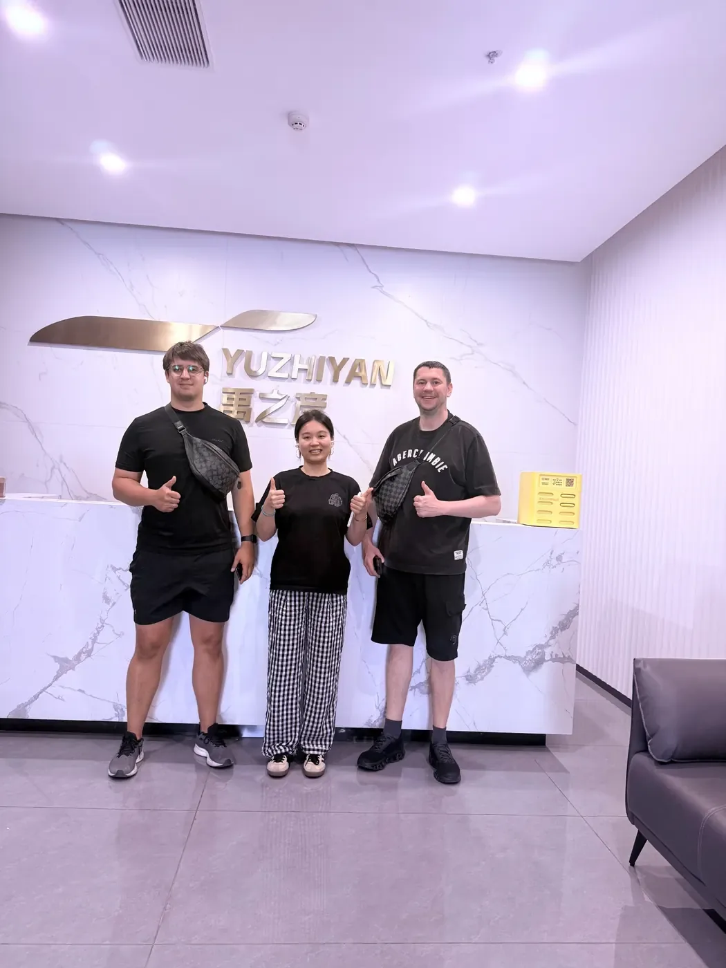 Russian business delegation with the Yuzhiyan team at company headquarters
