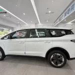 LIVAN 8 EV MPV